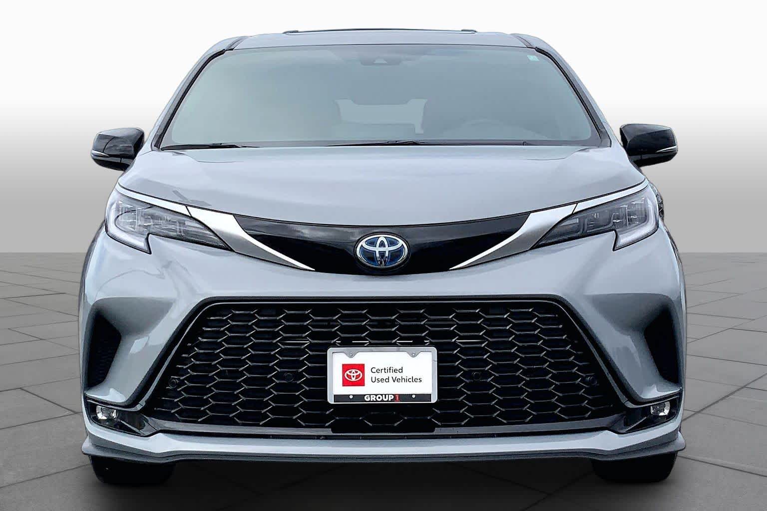 2024 Toyota Sienna photo 4 of 36