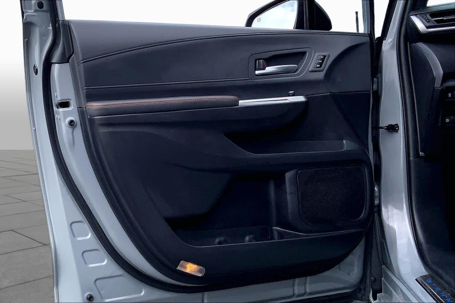 2024 Toyota Sienna photo 21 of 36