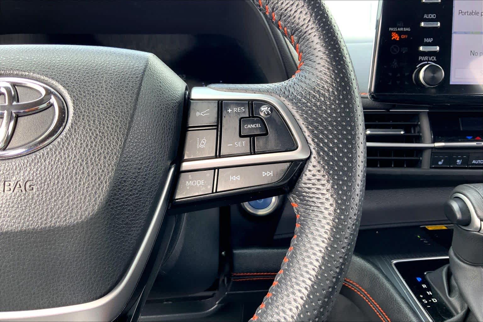 2024 Toyota Sienna photo 24 of 36