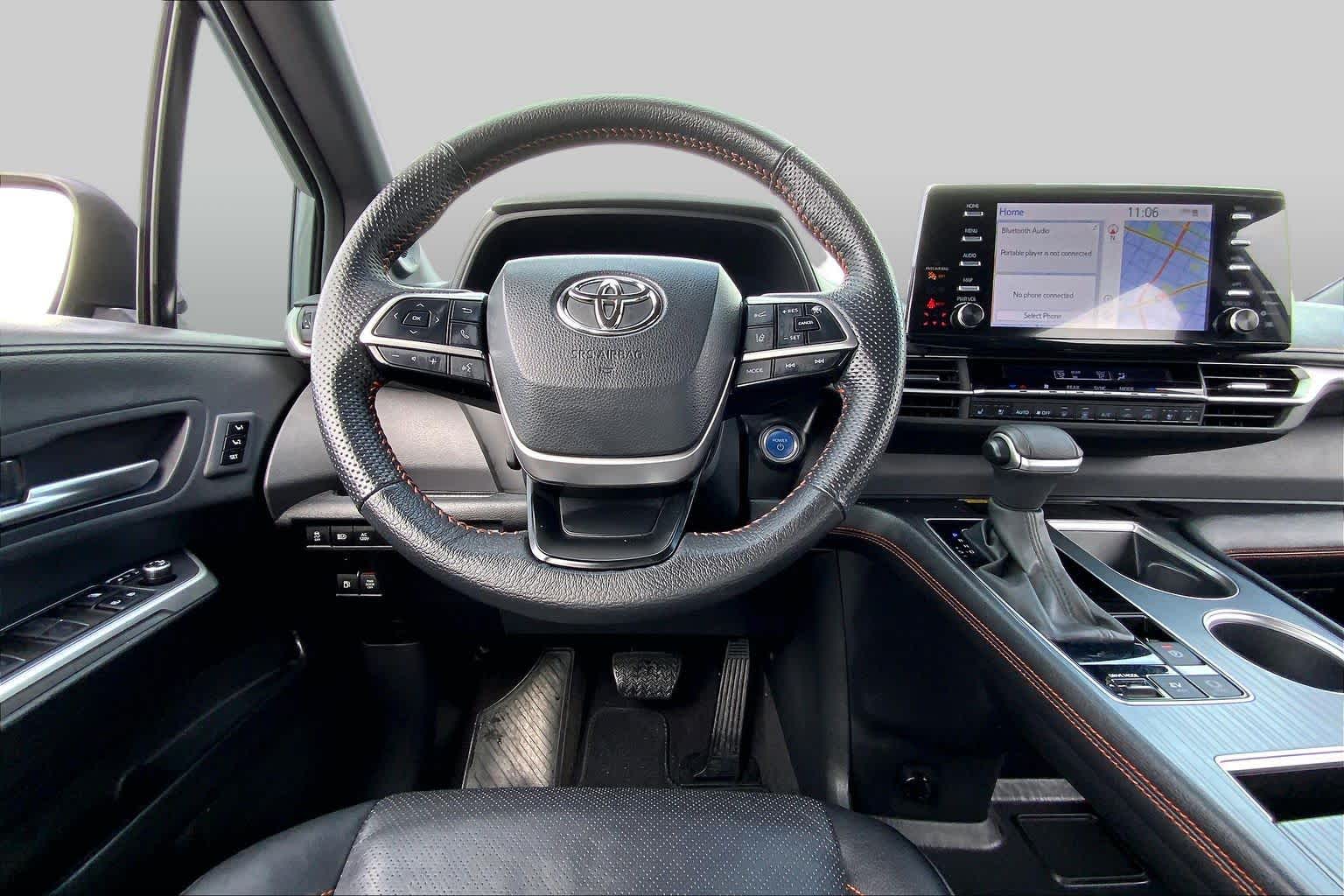 2024 Toyota Sienna photo 6 of 36