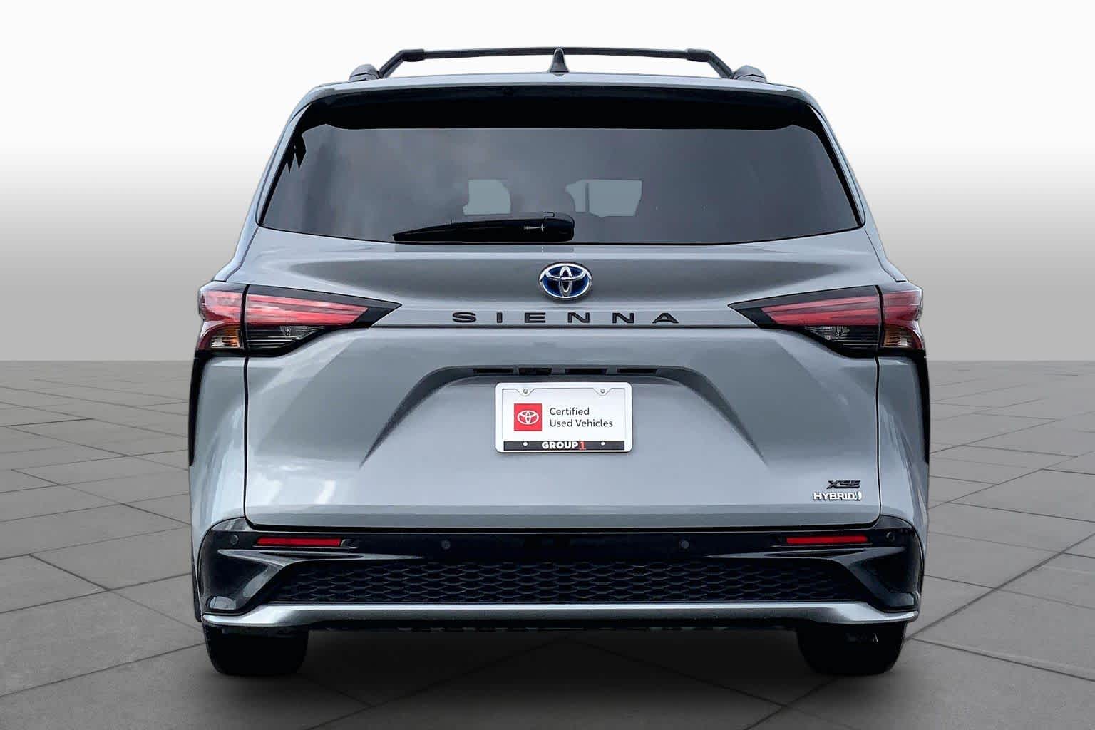 2024 Toyota Sienna photo 5 of 36