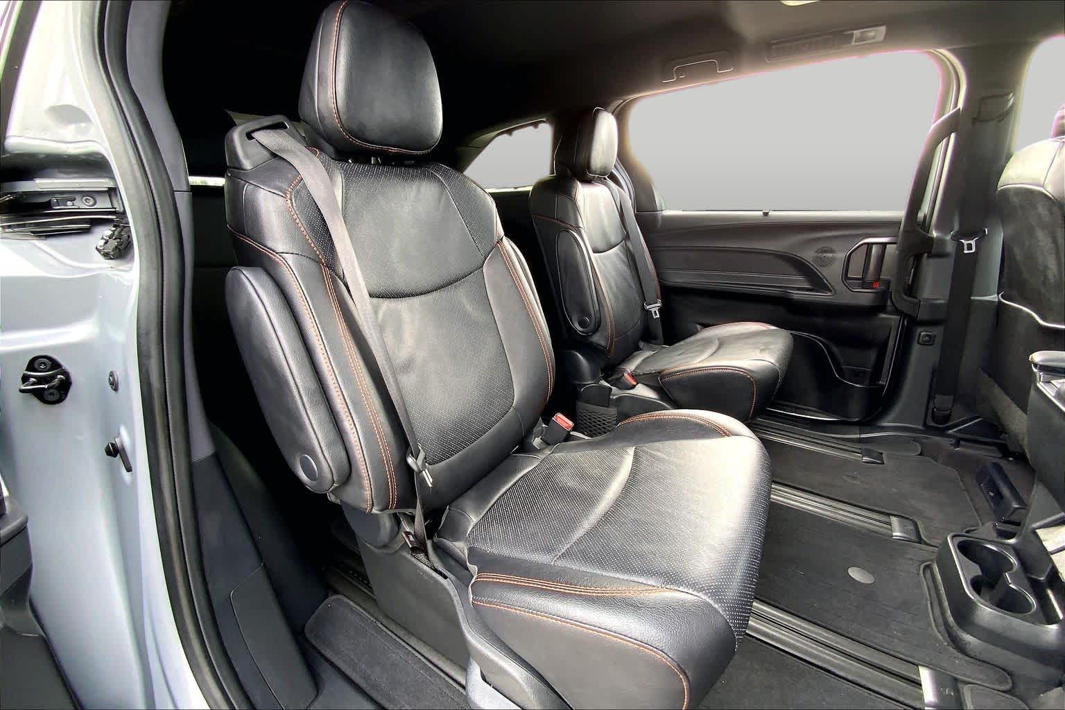 2024 Toyota Sienna photo 19 of 36