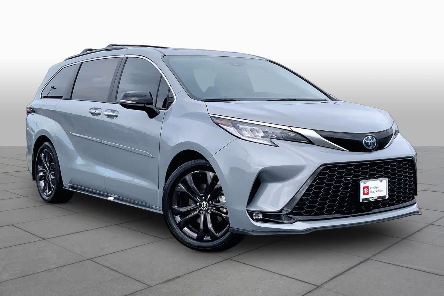2024 Toyota Sienna photo 3 of 36