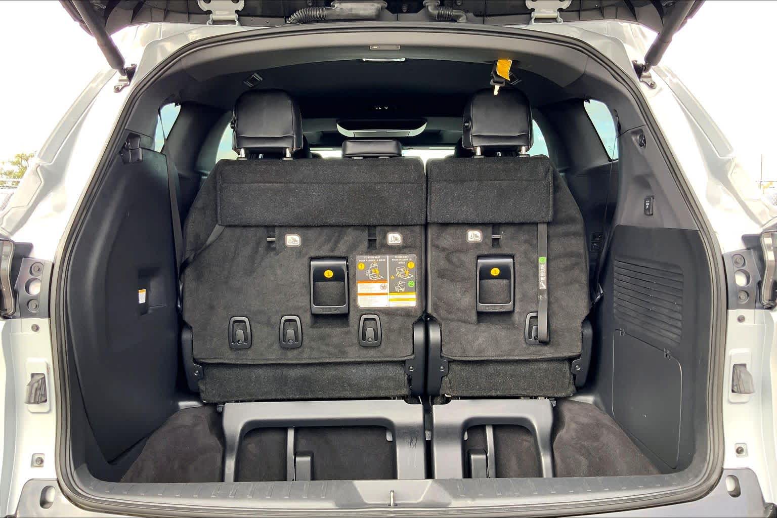 2024 Toyota Sienna photo 34 of 36