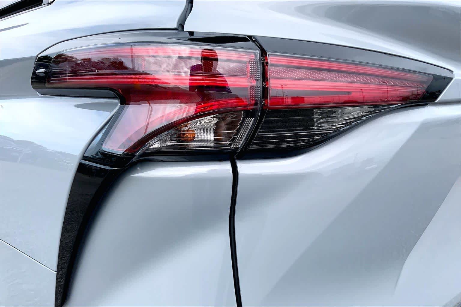 2024 Toyota Sienna photo 28 of 36