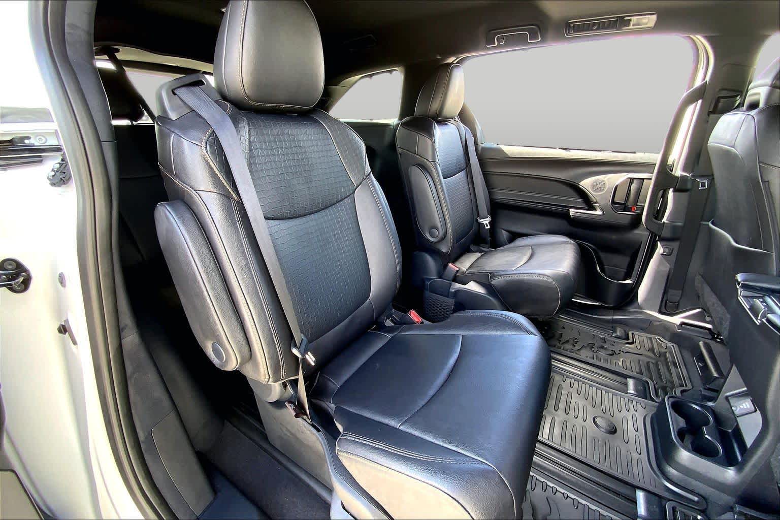 2026 Toyota Sienna Woodland Edition Ice Cap at Group 1 Toyota Southwest