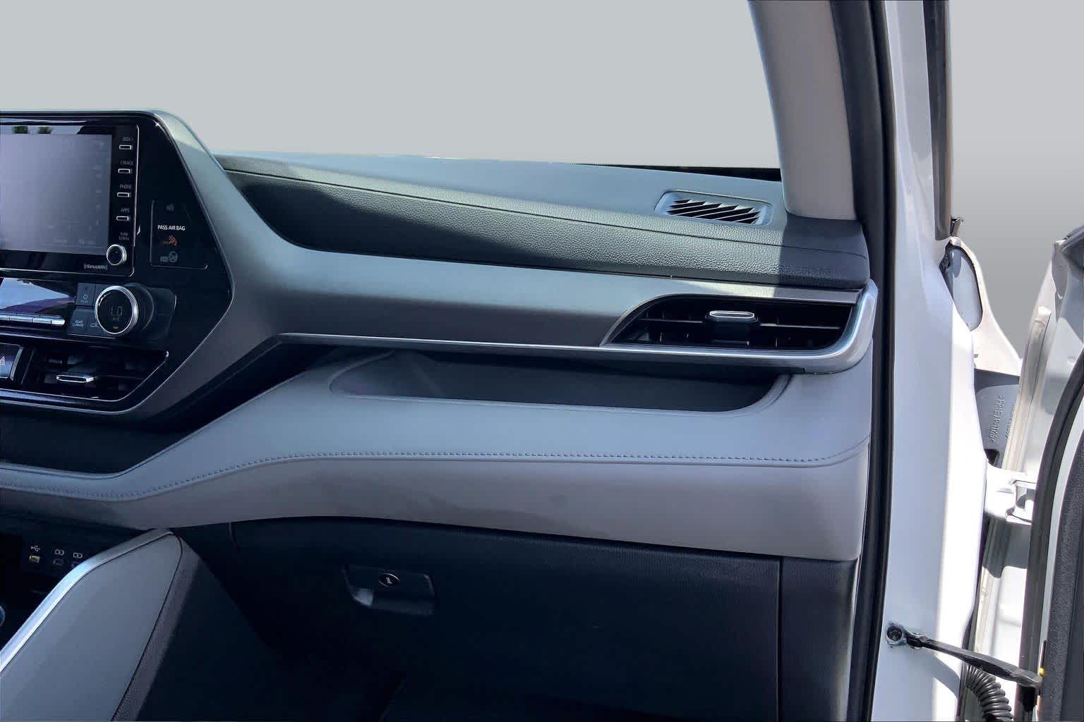2022 Toyota Highlander L Wind Chill Pearl at AutoNation USA Houston
