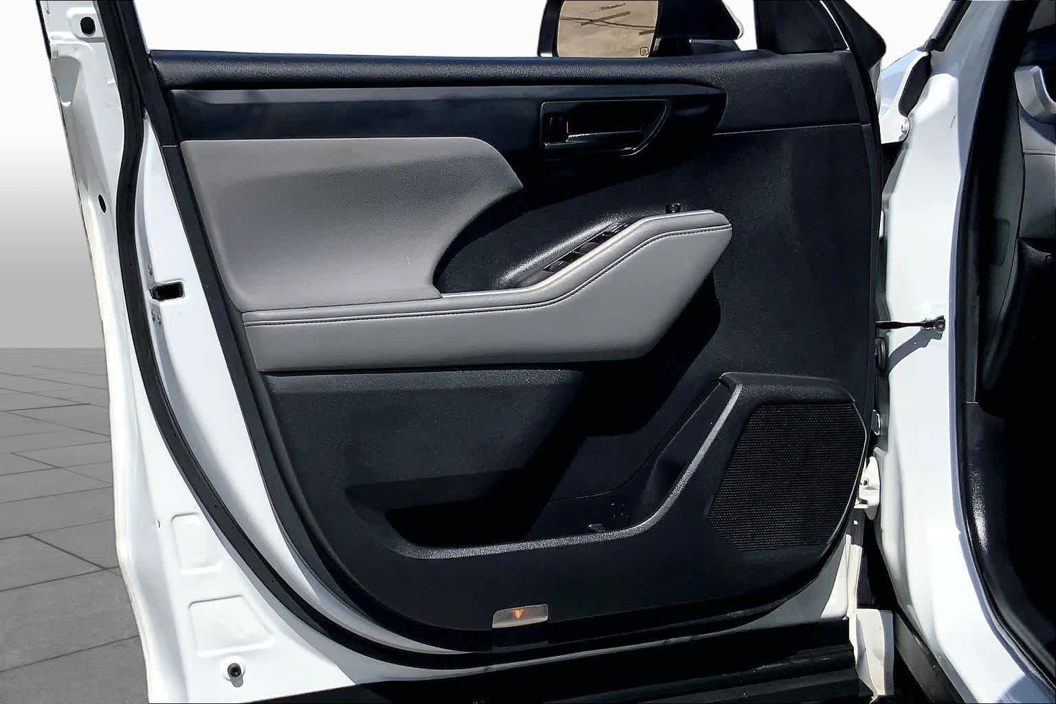 2022 Toyota Highlander L Wind Chill Pearl at AutoNation USA Houston