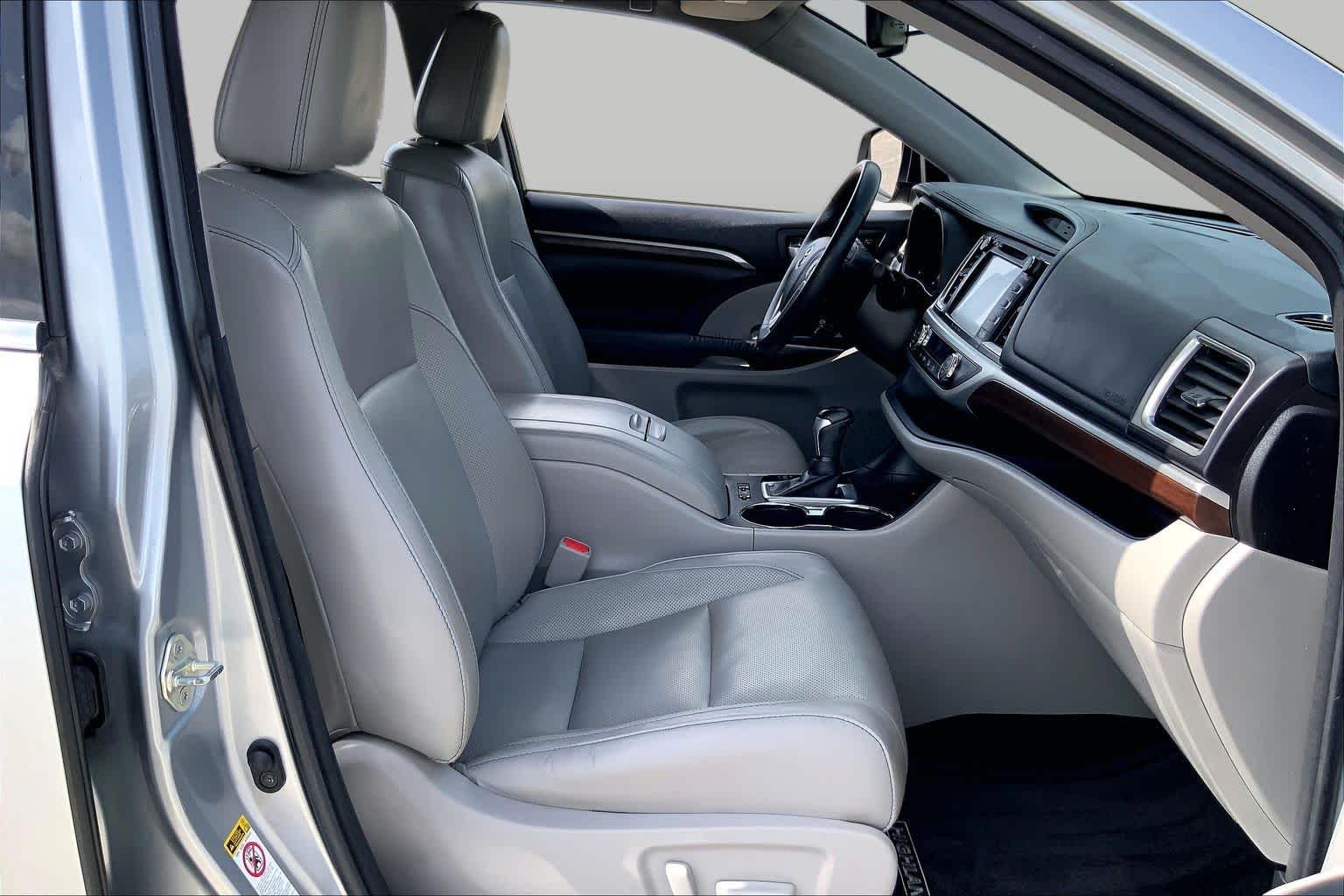 2016 Toyota Highlander Limited Platinum Silver Sky Metallic at AutoNation USA Houston