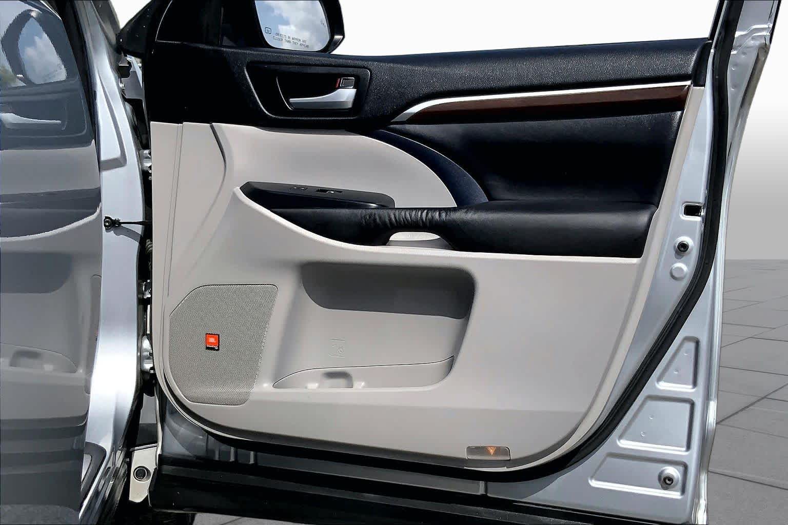 2016 Toyota Highlander Limited Platinum Silver Sky Metallic at AutoNation USA Houston