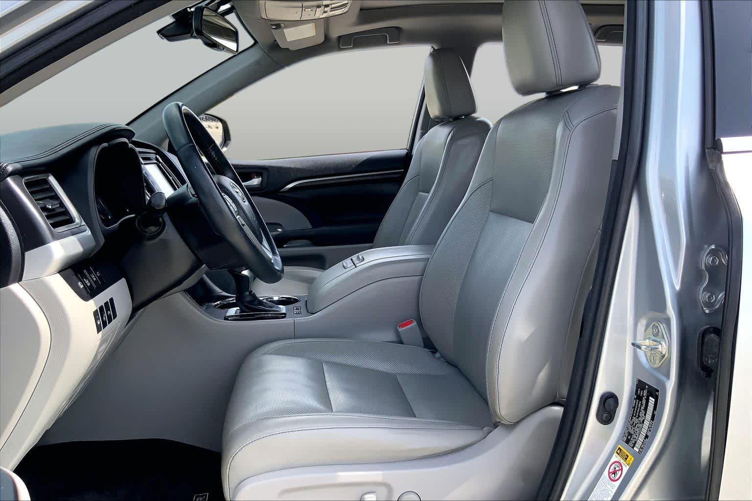 2016 Toyota Highlander Limited Platinum Silver Sky Metallic at AutoNation USA Houston