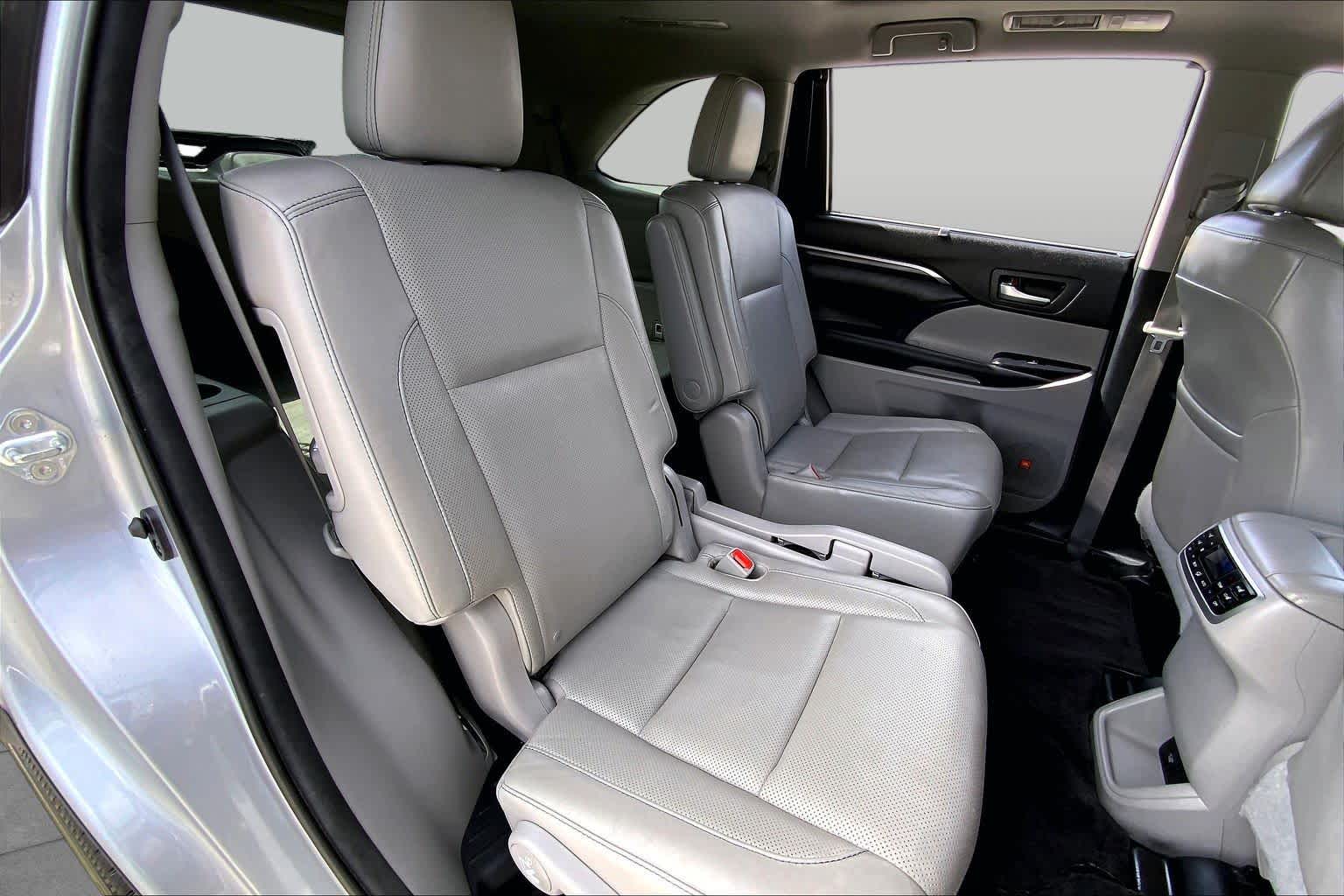 2016 Toyota Highlander Limited Platinum Silver Sky Metallic at AutoNation USA Houston