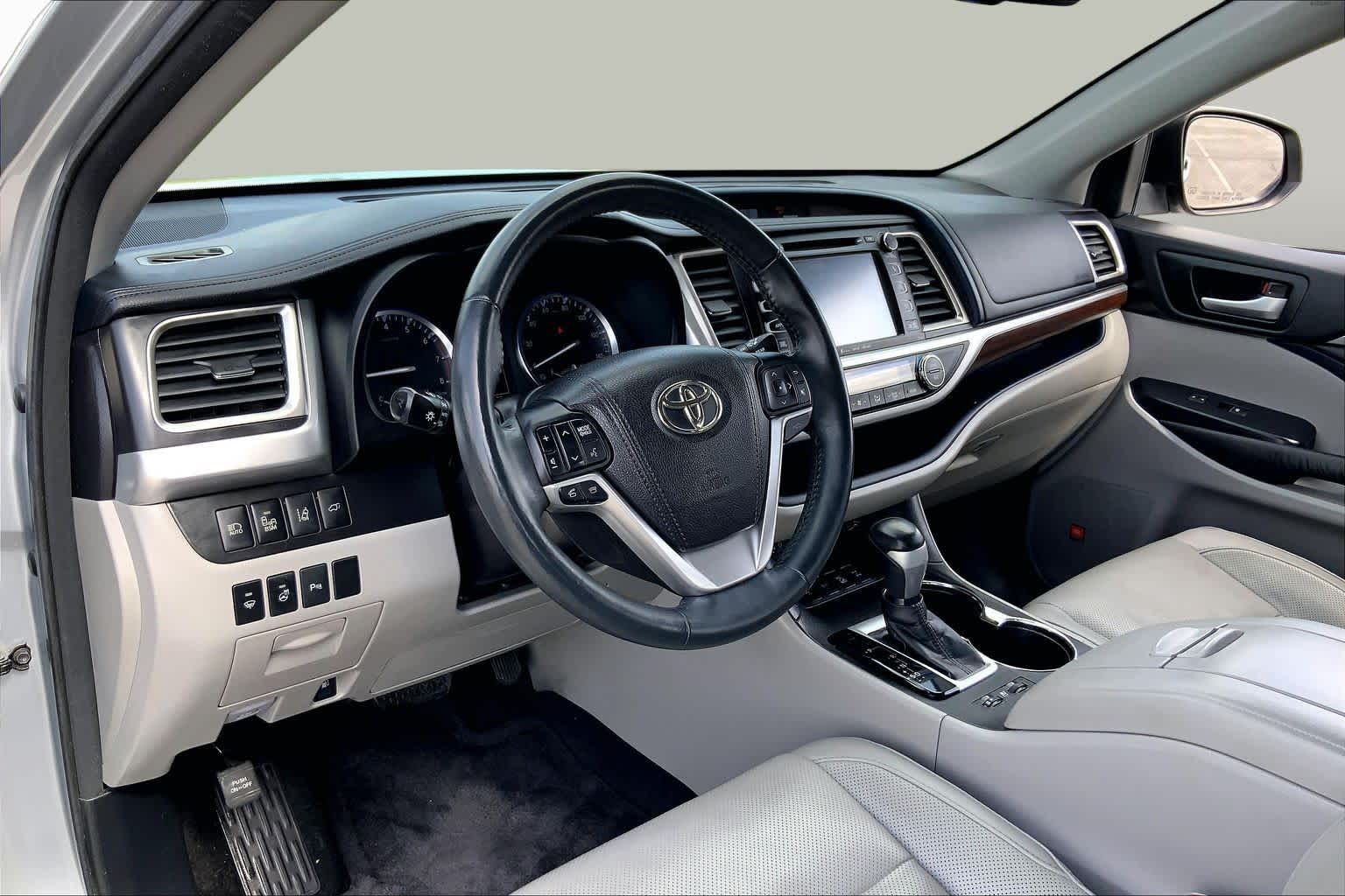 2016 Toyota Highlander Limited Platinum Silver Sky Metallic at AutoNation USA Houston