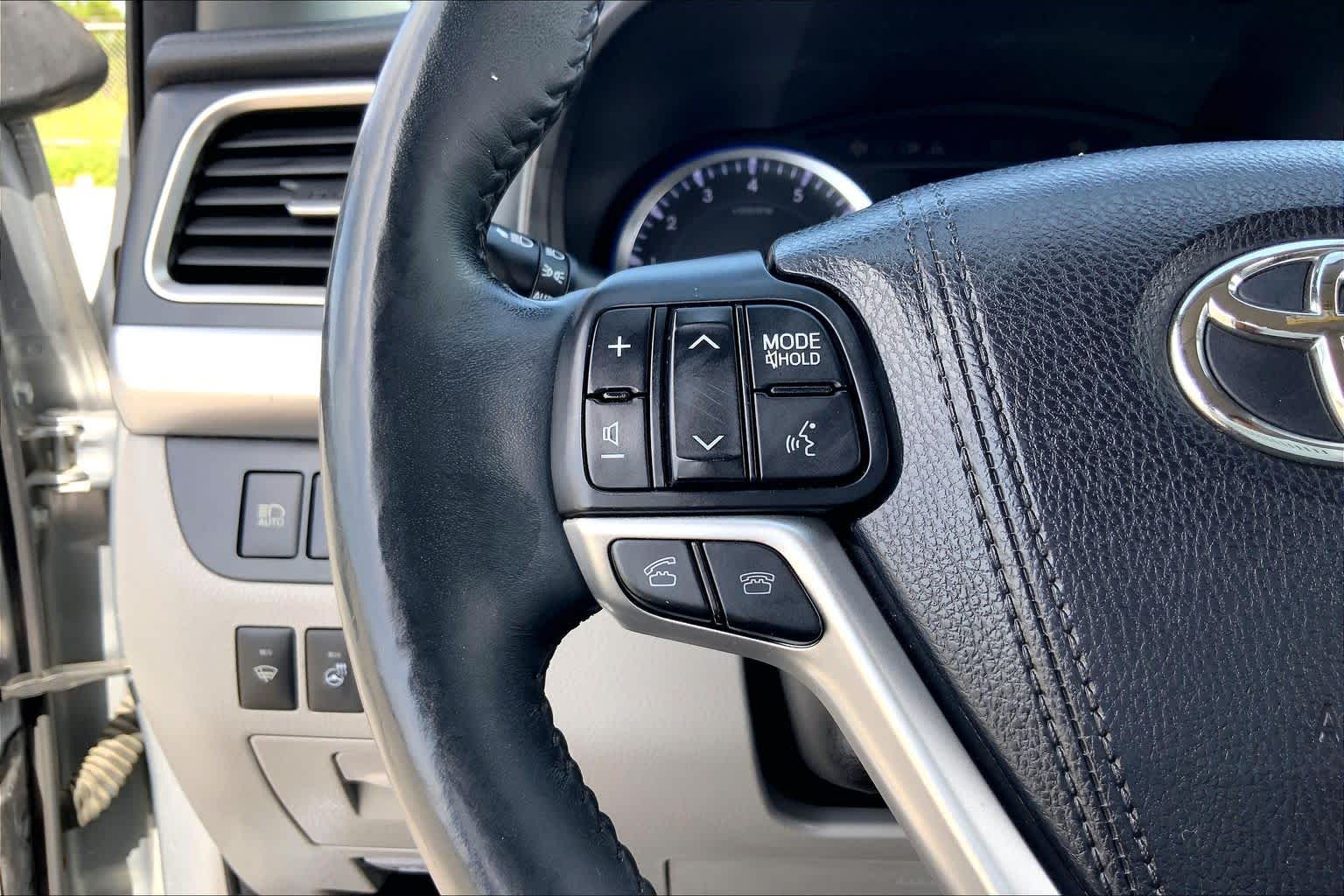 2016 Toyota Highlander Limited Platinum Silver Sky Metallic at AutoNation USA Houston