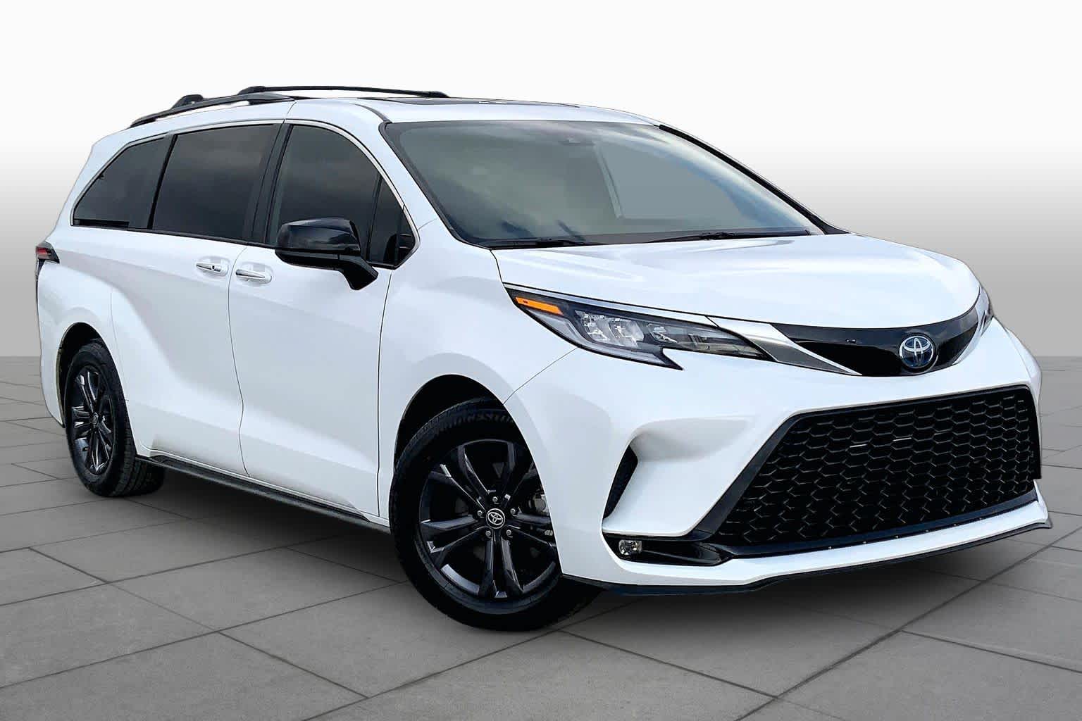 2023 Toyota Sienna XSE Ice Cap at Group 1 Toyota Southwest