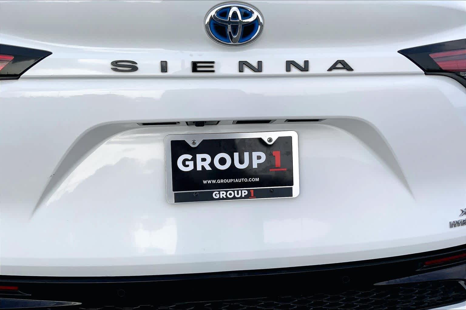 2023 Toyota Sienna XSE Ice Cap at Group 1 Toyota Southwest