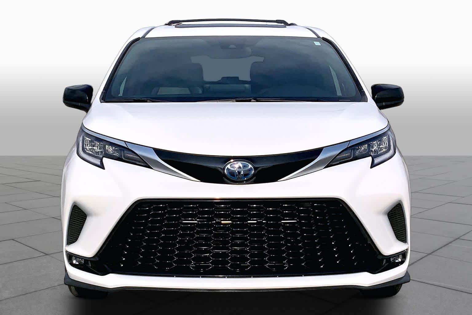 2023 Toyota Sienna XSE Ice Cap at Group 1 Toyota Southwest