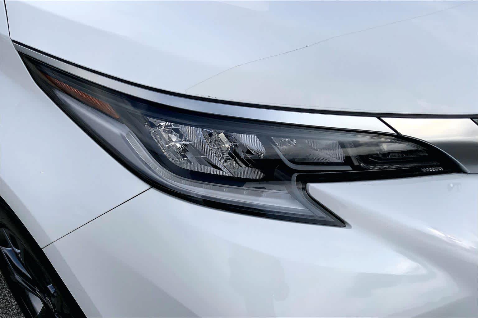 2023 Toyota Sienna XSE Ice Cap at Group 1 Toyota Southwest