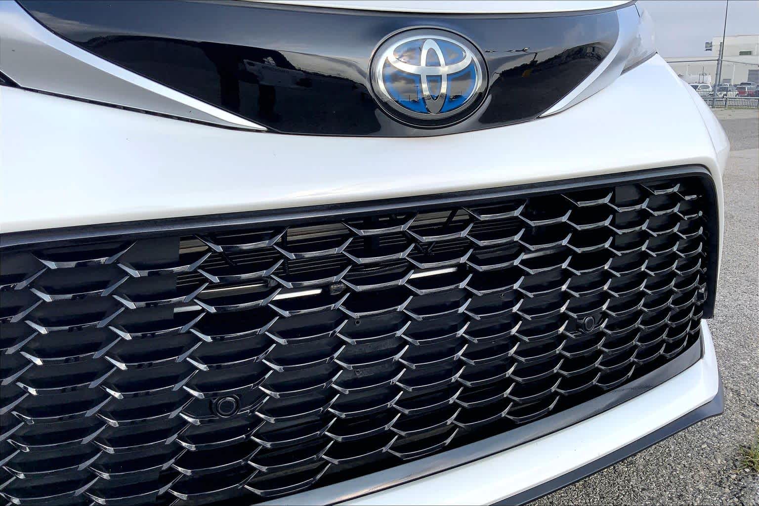 2023 Toyota Sienna XSE Ice Cap at Group 1 Toyota Southwest