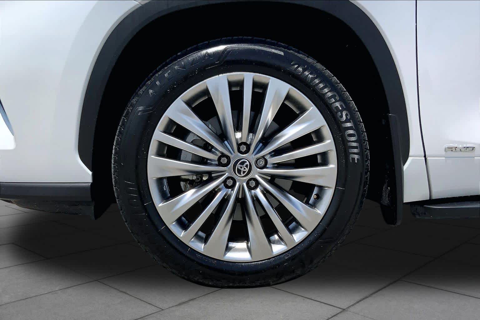 2026 Toyota Highlander Hybrid Platinum Wind Chill Pearl at Group 1 Toyota Southwest