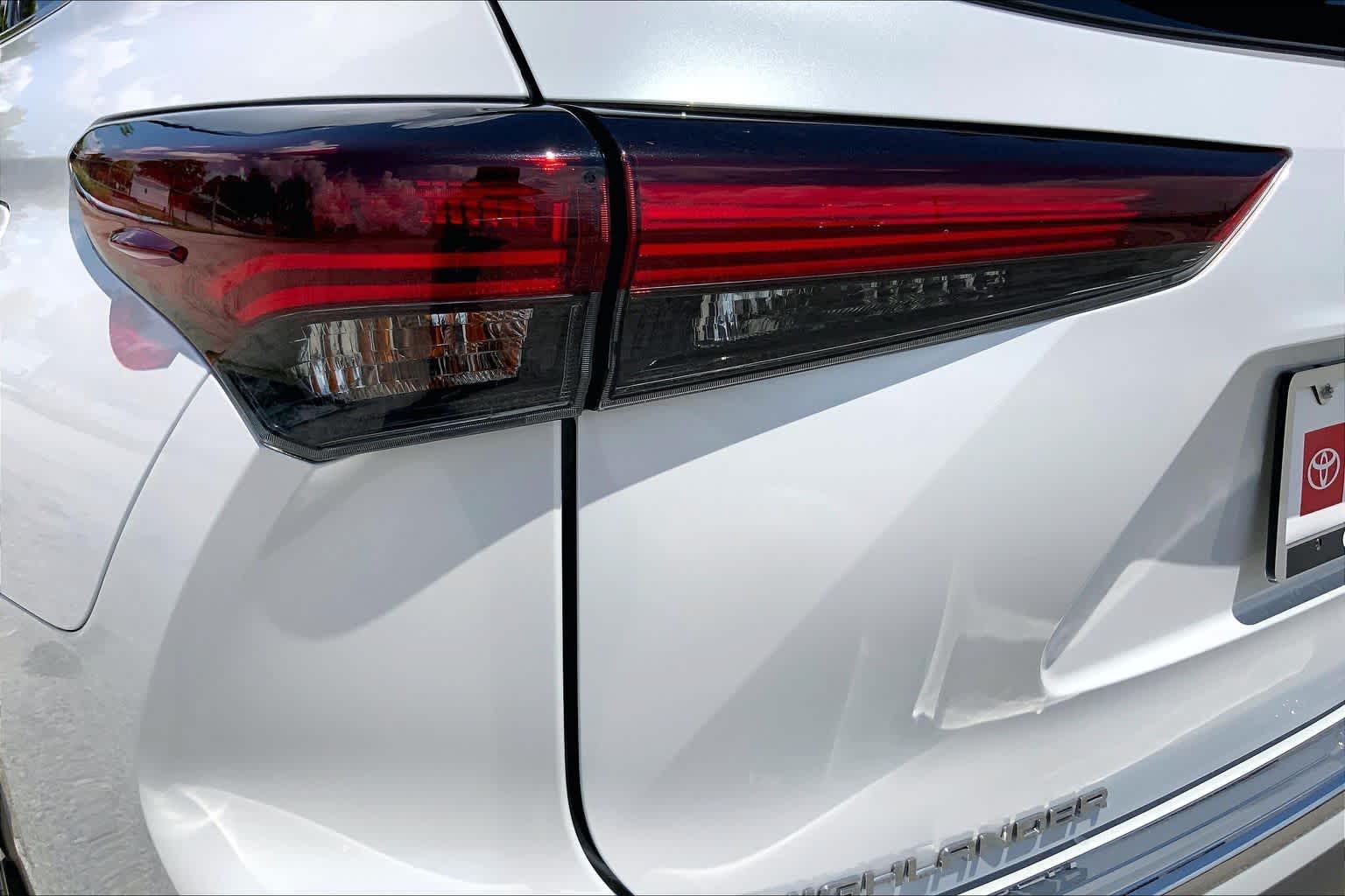 2026 Toyota Highlander Hybrid Platinum Wind Chill Pearl at Group 1 Toyota Southwest