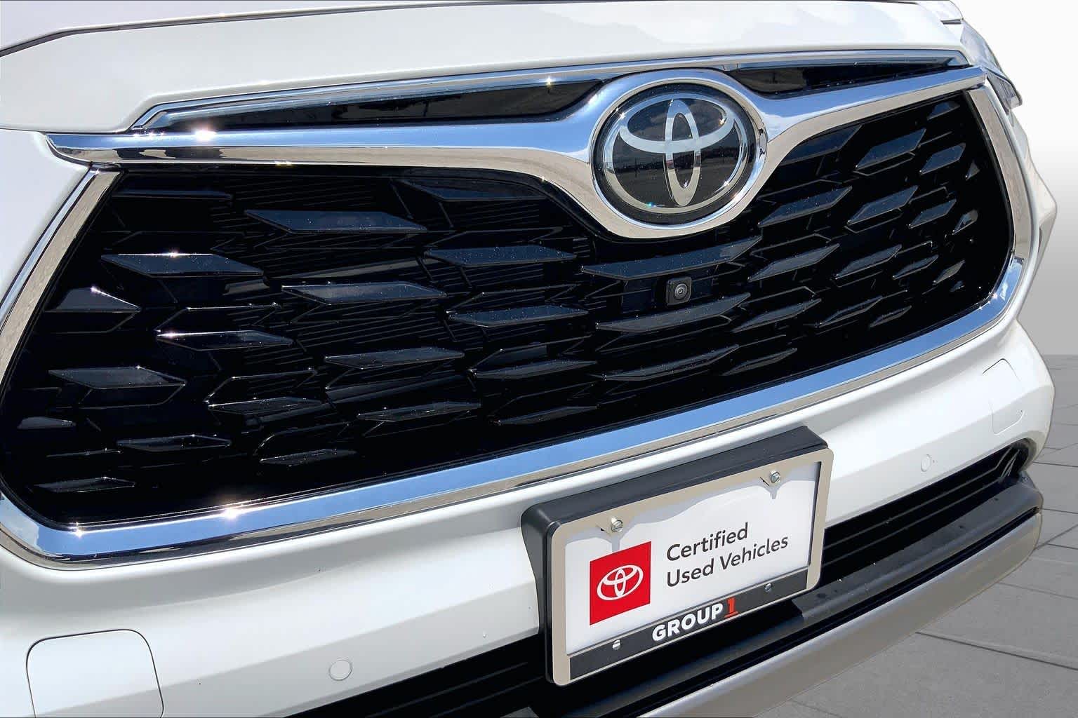 2026 Toyota Highlander Hybrid Platinum Wind Chill Pearl at Group 1 Toyota Southwest