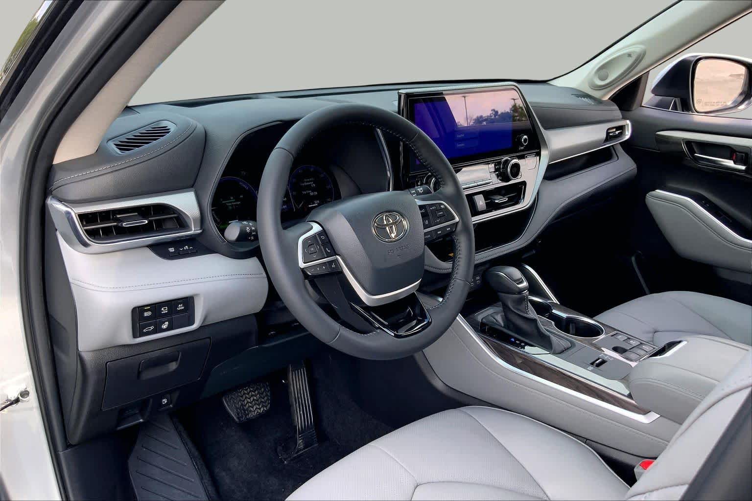 2025 Toyota Highlander Hybrid Platinum Celestial Silver Metallic at AutoNation USA Houston