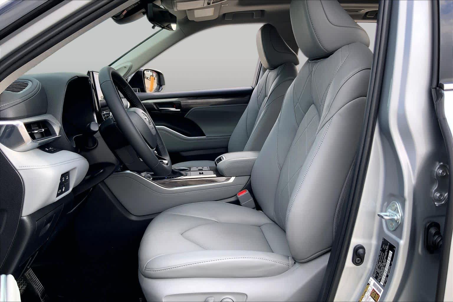2025 Toyota Highlander Hybrid Platinum Celestial Silver Metallic at AutoNation USA Houston