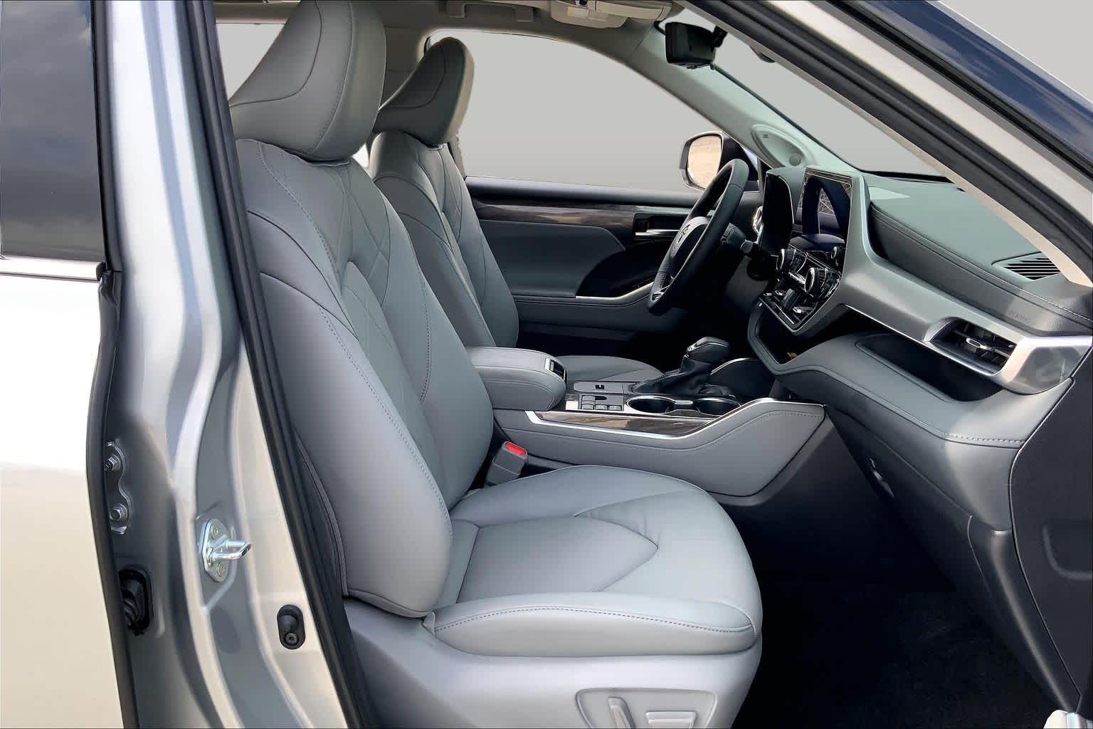 2025 Toyota Highlander Hybrid Platinum Celestial Silver Metallic at AutoNation USA Houston