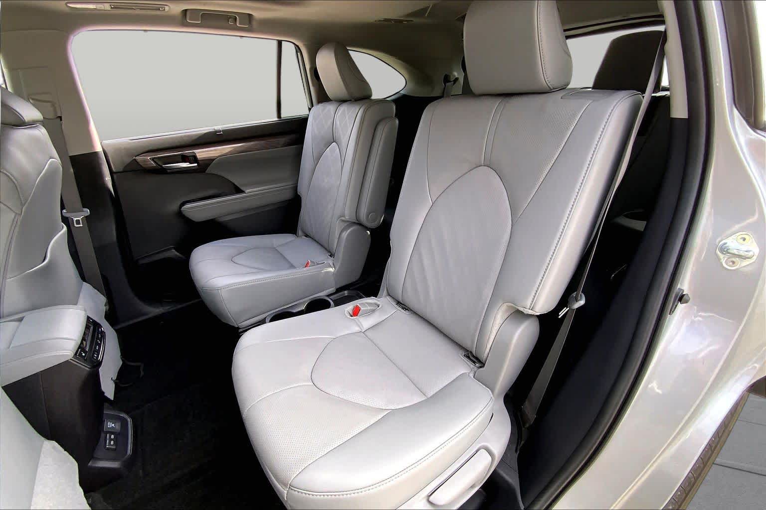 2025 Toyota Highlander Hybrid Platinum Celestial Silver Metallic at AutoNation USA Houston