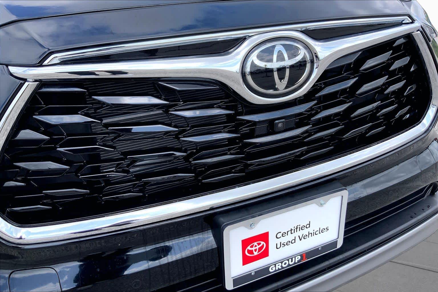 2026 Toyota Highlander Hybrid Platinum Midnight Black Metallic at Group 1 Toyota Southwest