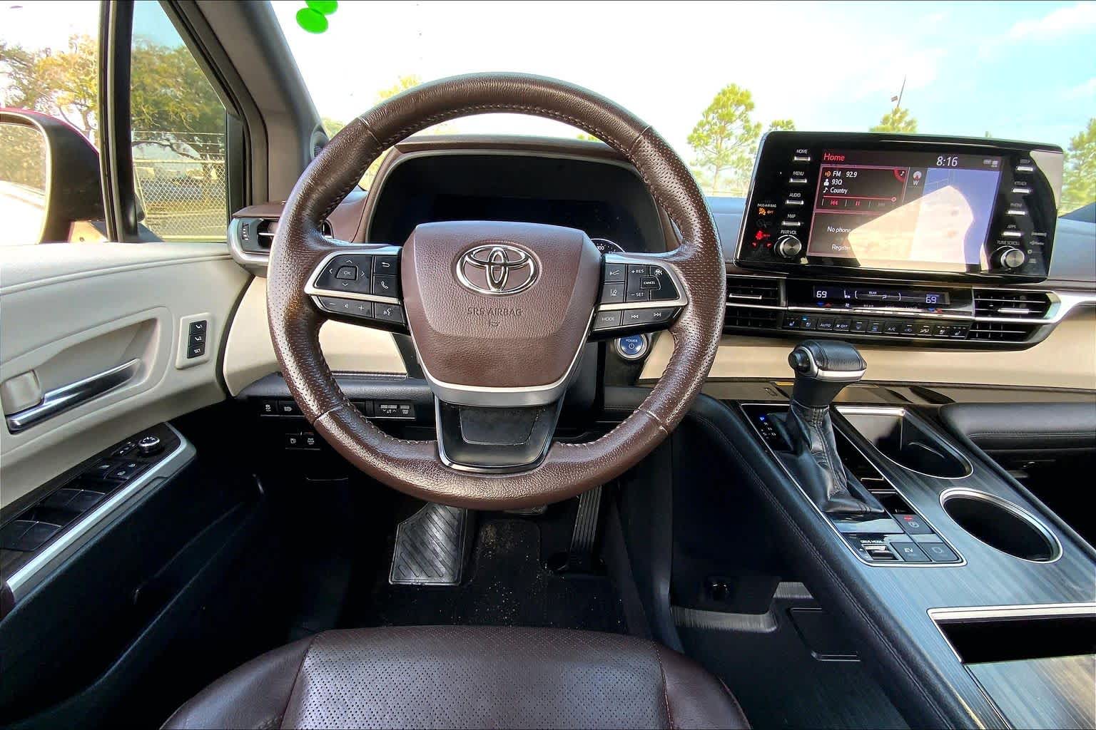 2021 Toyota Sienna Platinum Ruby Flare Pearl at Westside Kia