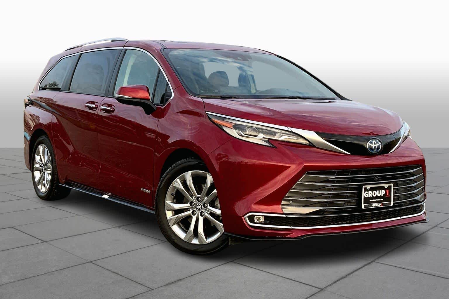 2021 Toyota Sienna Platinum Ruby Flare Pearl at Westside Kia