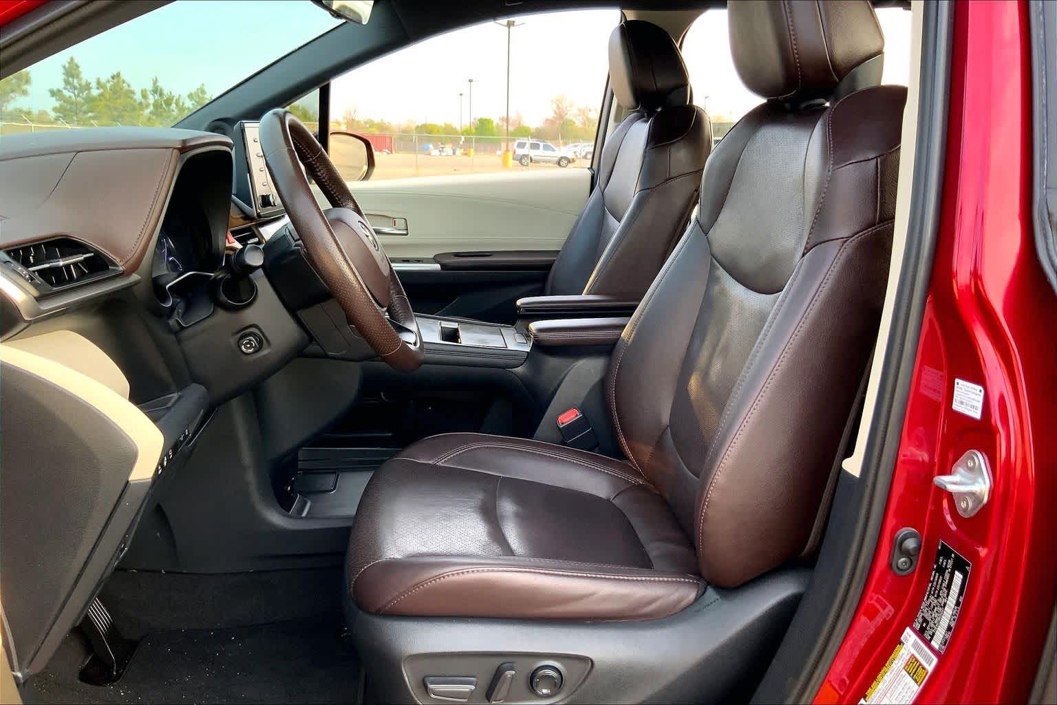 2021 Toyota Sienna Platinum Ruby Flare Pearl at Westside Kia