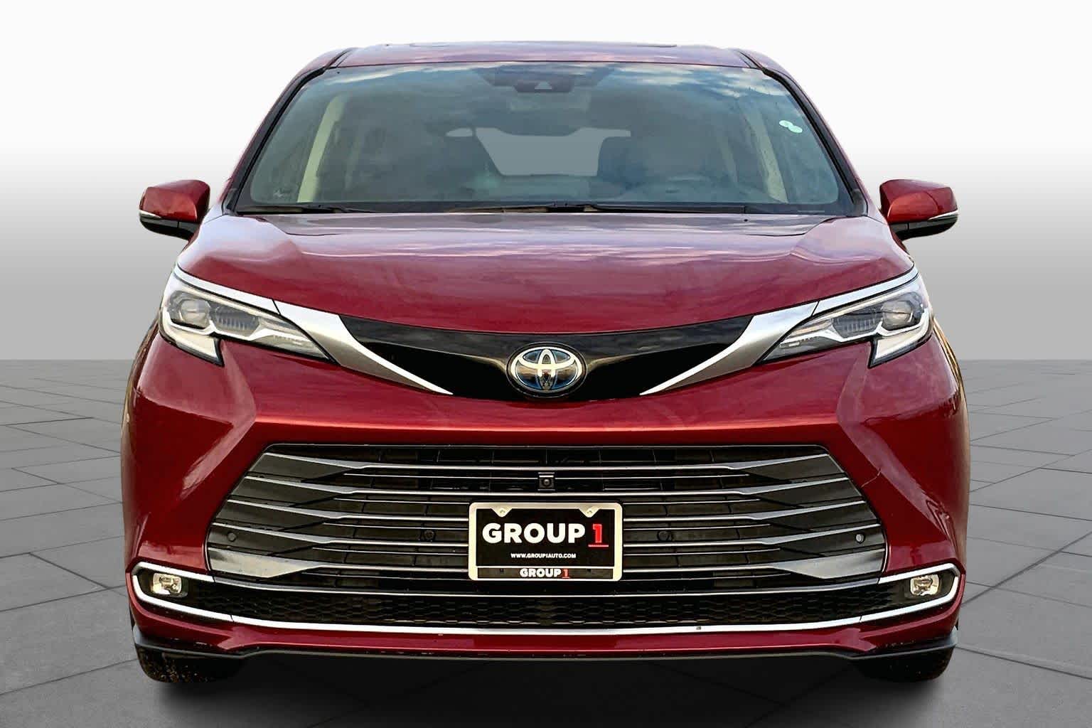 2021 Toyota Sienna Platinum Ruby Flare Pearl at Westside Kia