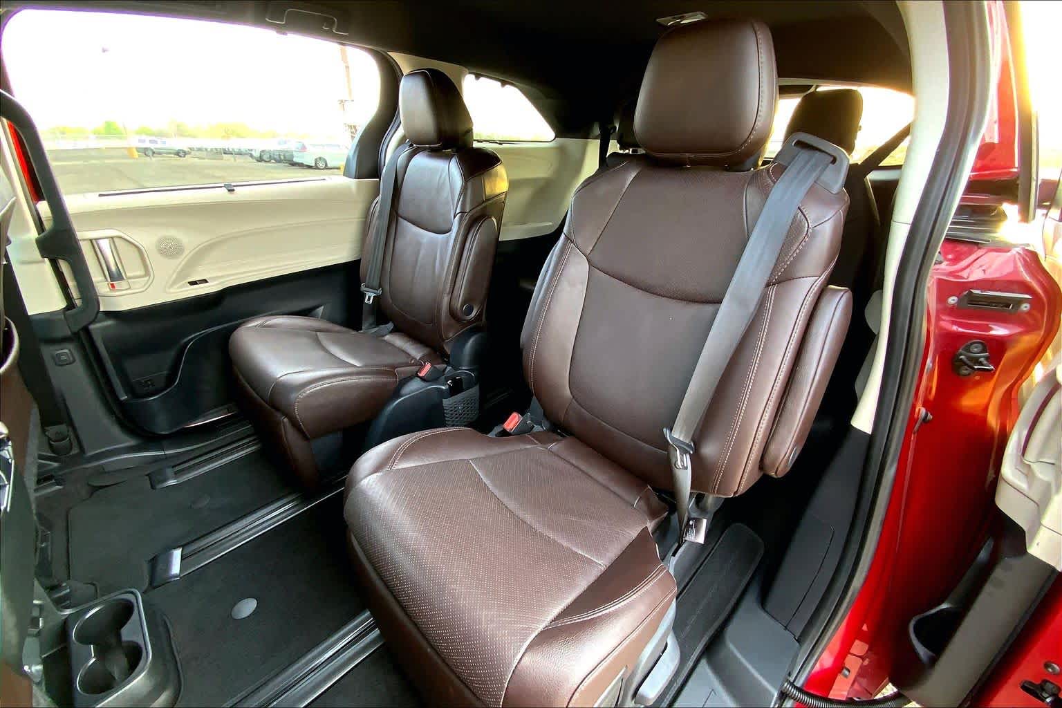2021 Toyota Sienna Platinum Ruby Flare Pearl at Westside Kia