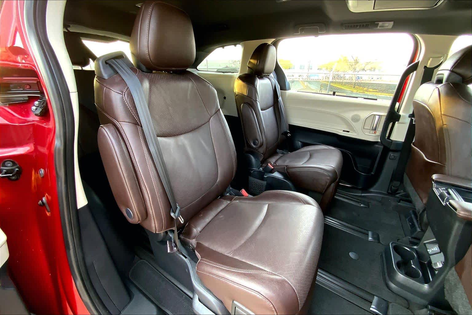 2021 Toyota Sienna Platinum Ruby Flare Pearl at Westside Kia