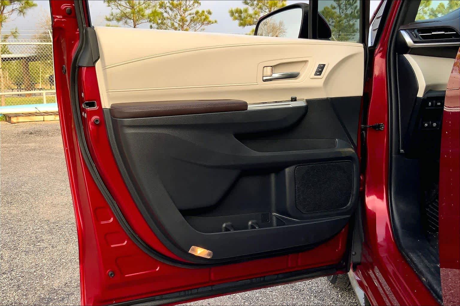 2021 Toyota Sienna Platinum Ruby Flare Pearl at Westside Kia
