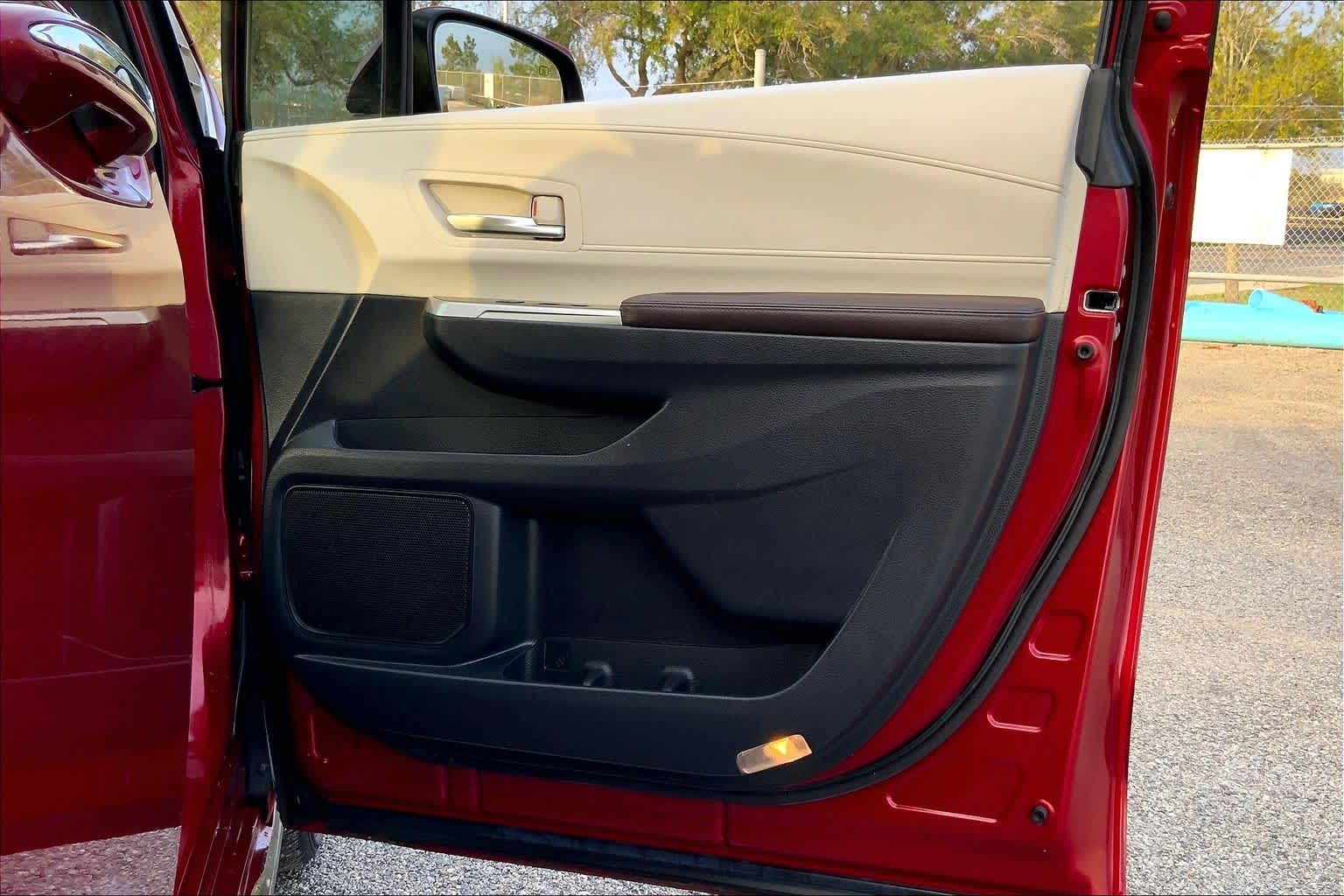 2021 Toyota Sienna Platinum Ruby Flare Pearl at Westside Kia