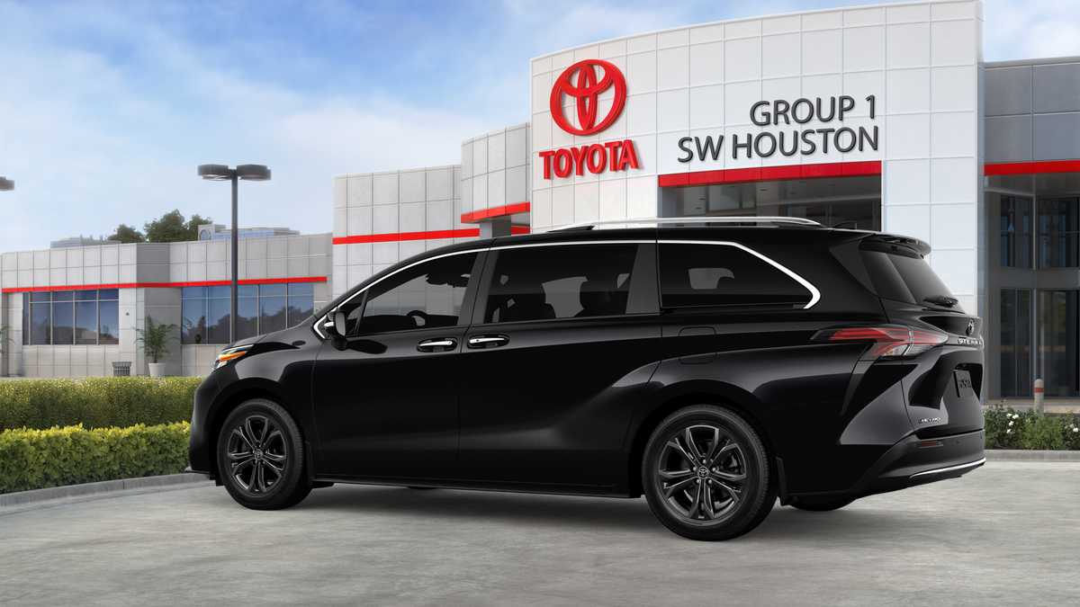 2026 Toyota Sienna photo 5 of 30