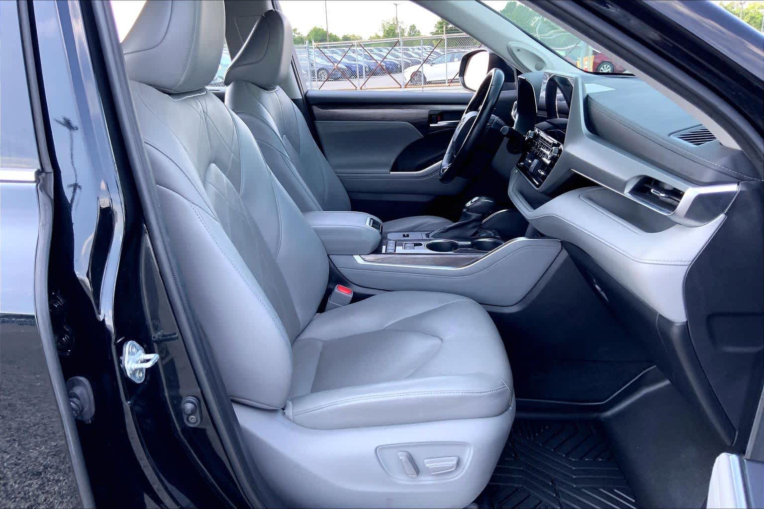 2021 Toyota Highlander Platinum Midnight Black Metallic at HGreg Houston
