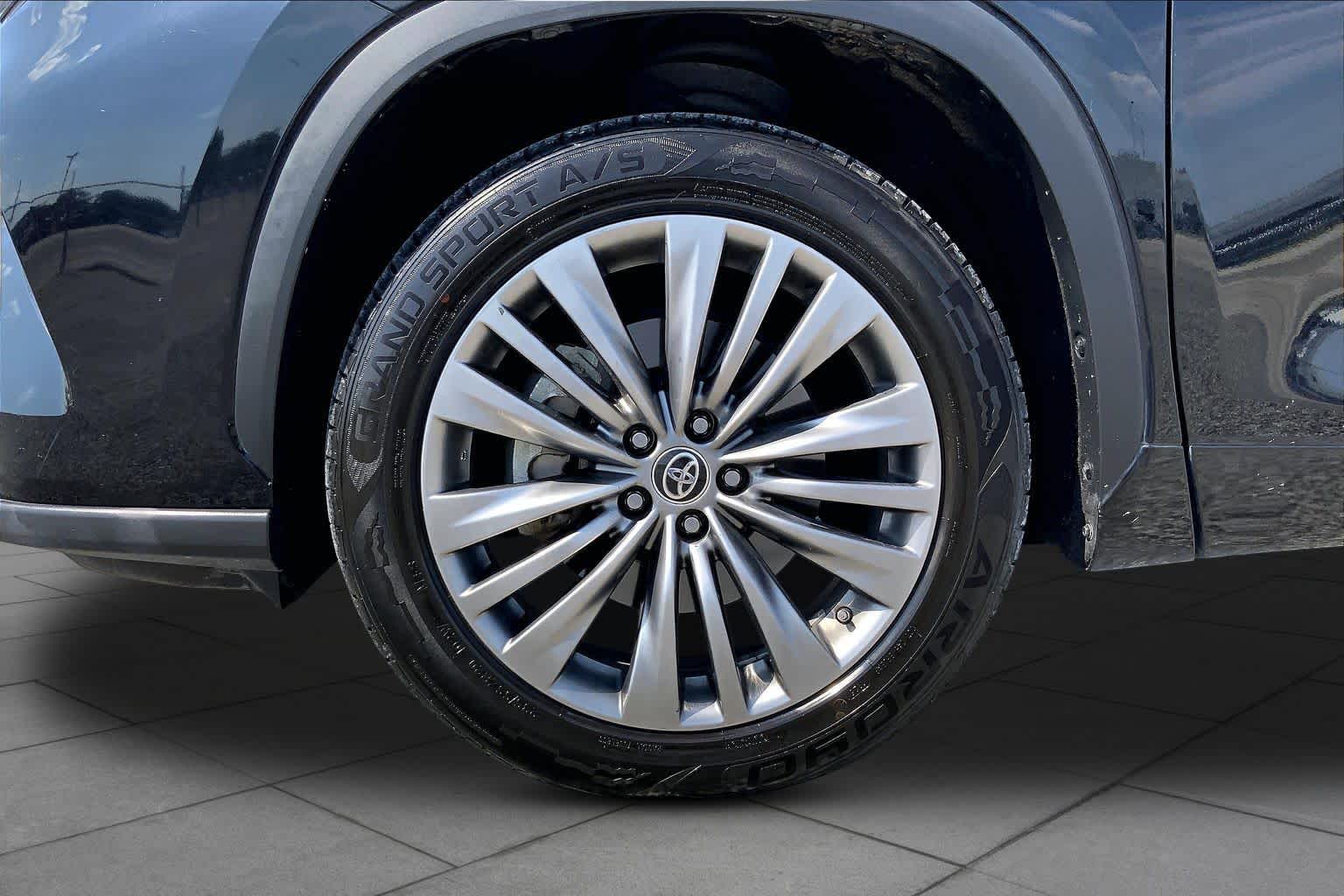 2021 Toyota Highlander Platinum Midnight Black Metallic at HGreg Houston