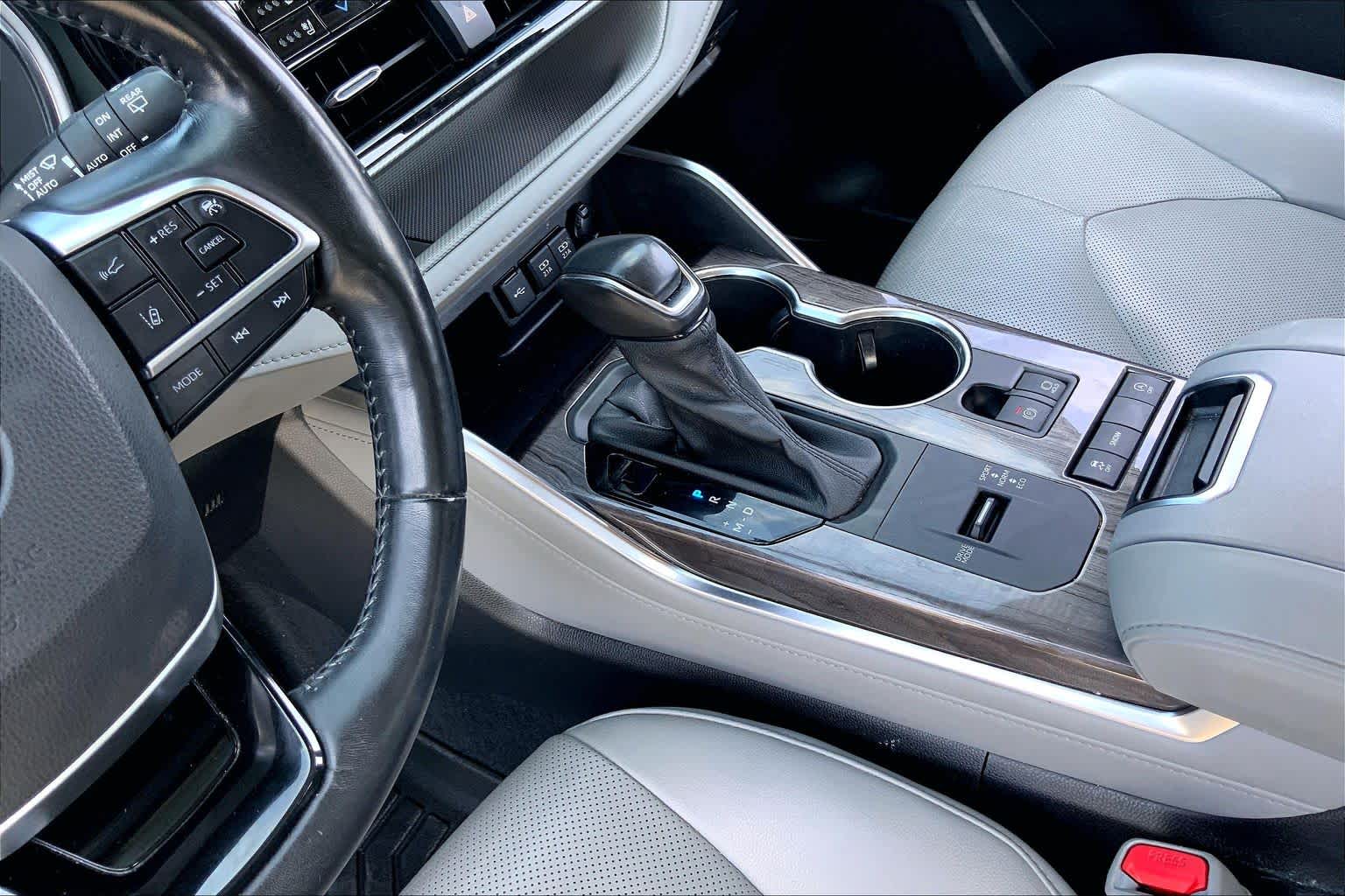 2021 Toyota Highlander Platinum Midnight Black Metallic at HGreg Houston