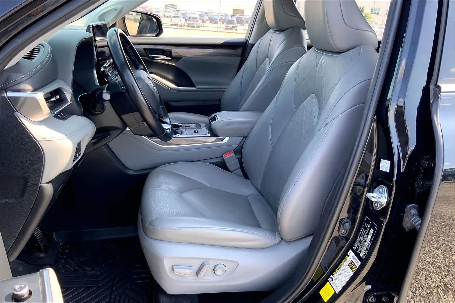 2021 Toyota Highlander Platinum Midnight Black Metallic at HGreg Houston
