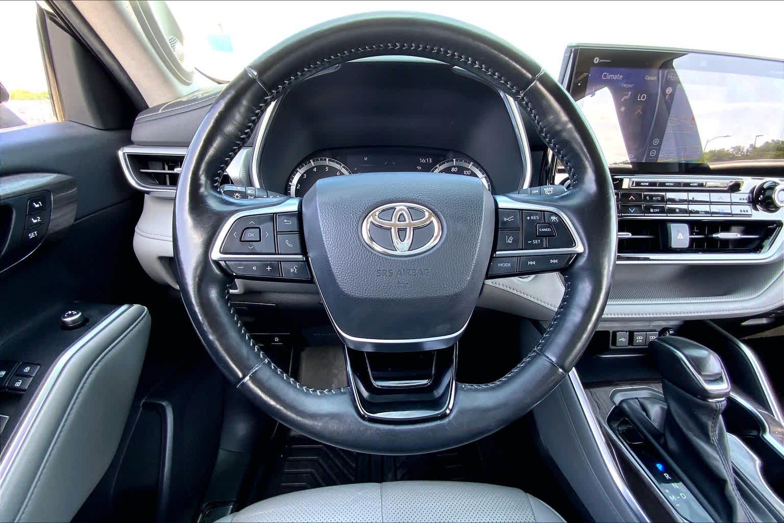 2021 Toyota Highlander Platinum Midnight Black Metallic at HGreg Houston