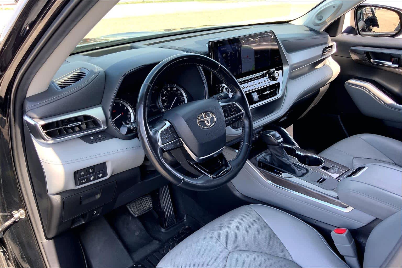 2021 Toyota Highlander Platinum Midnight Black Metallic at HGreg Houston