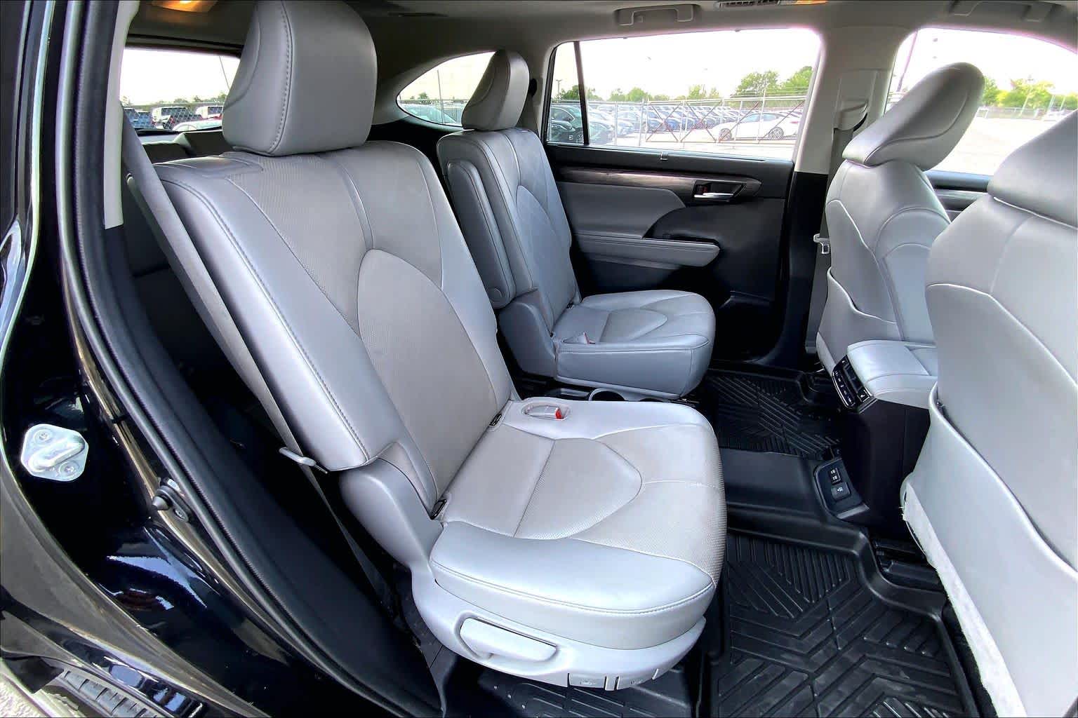 2021 Toyota Highlander Platinum Midnight Black Metallic at HGreg Houston