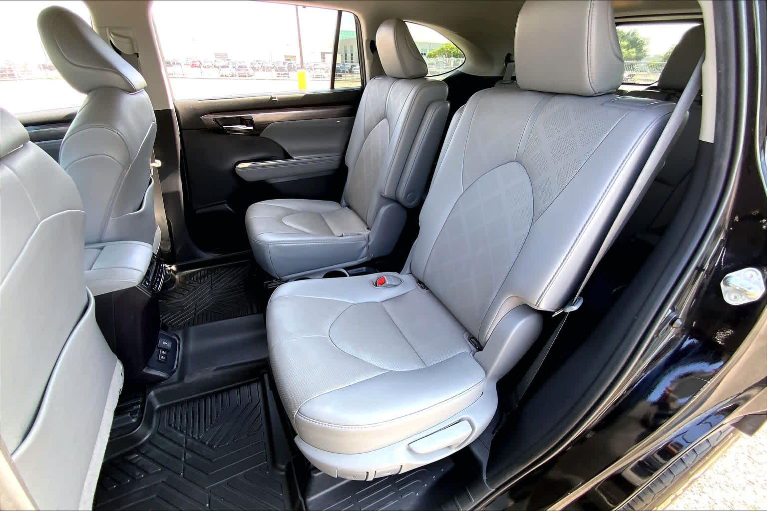 2021 Toyota Highlander Platinum Midnight Black Metallic at HGreg Houston