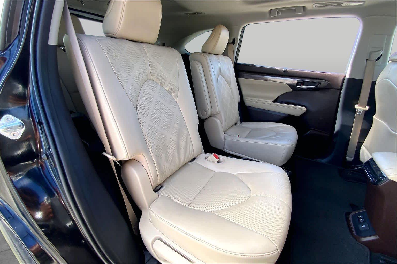 2021 Toyota Highlander Platinum Midnight Black Metallic at HGreg Houston