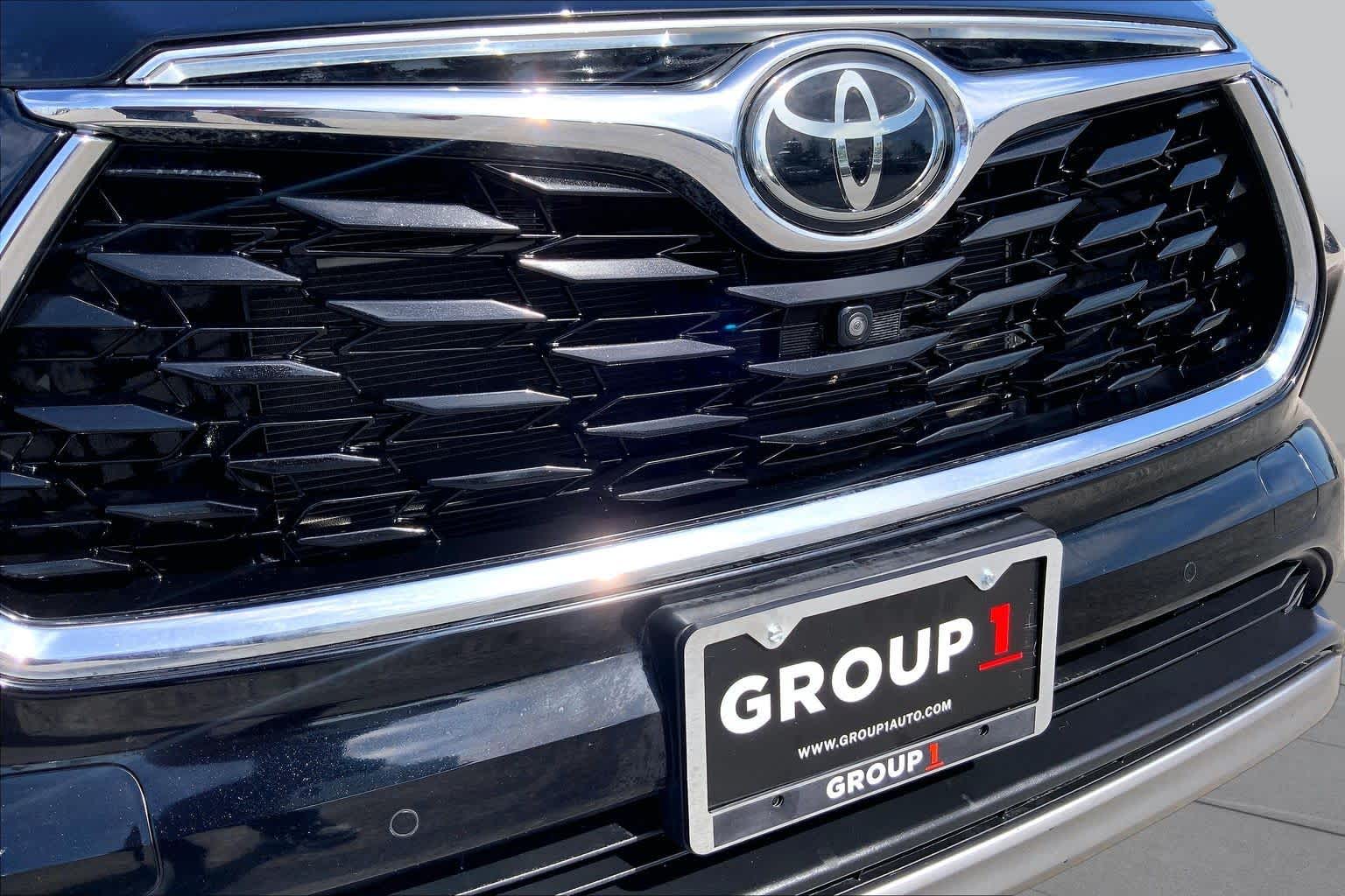 2021 Toyota Highlander Platinum Midnight Black Metallic at HGreg Houston